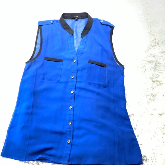 2 tops (blue and green polyester tanks) - Picture 8 of 10